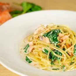 Spaghetti con salmone
