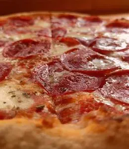 Pizza Pesto Rucola Salame Picante