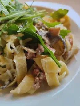 Tagliatelle Con Polo Funghi