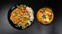 Tofu Tom Yam & Pad Thai z kurczakiem