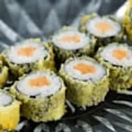 Hosomaki w tempurze z łososiem