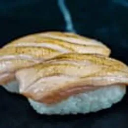Nigiri opalany łosoś