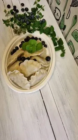 Pierogi z jagodami 10szt