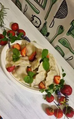 Pierogi z Truskawkami 8szt