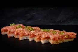 8szt Crispy Rice tatar łosoś