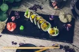 Futomaki węgorz w tempurze