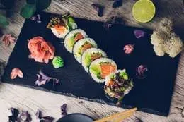 Futomaki łosoś - avocado