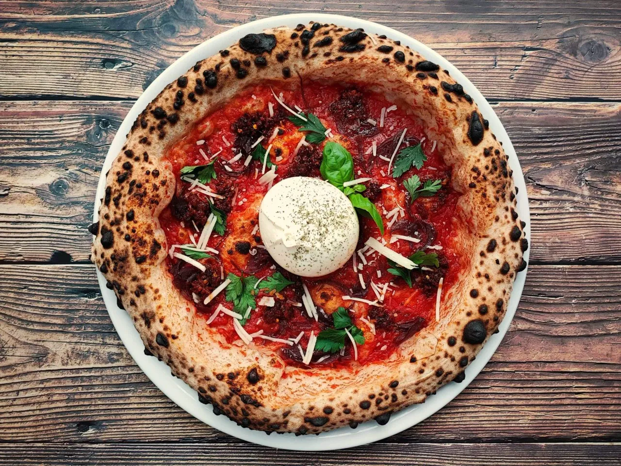 Pizza ’'nduja e burrata