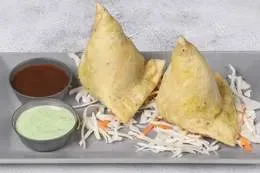 Vegetable Samosa (2 sztuki)