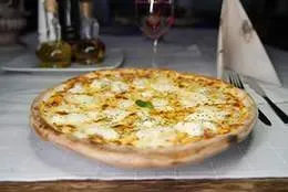 Pizza Quattro Formaggi Rosso
