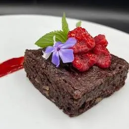 Brownie z mielonych migdałów z orzechami włoskimi
