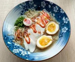 Tonkotsu z plastrami kurczaka lub wieprzowiny