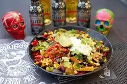 Nachos con Guacamole y Salsas