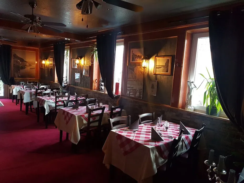 Ristorante-Pizzeria "LUNA ROSSA"