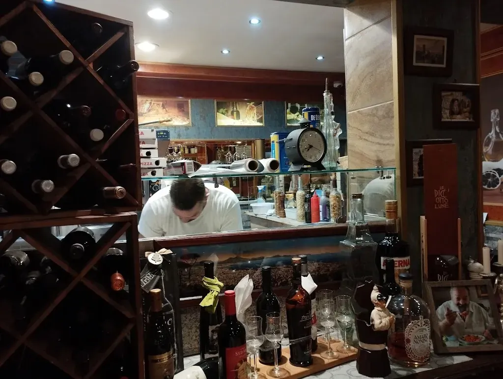 Ristorante-Pizzeria "LUNA ROSSA"