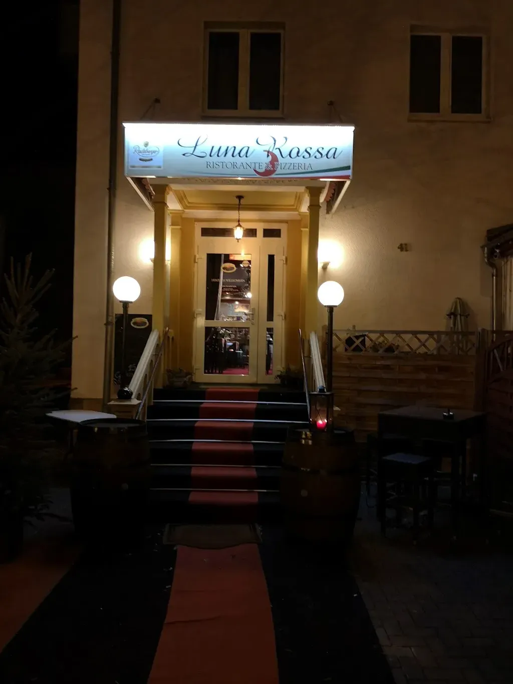 Ristorante-Pizzeria "LUNA ROSSA"