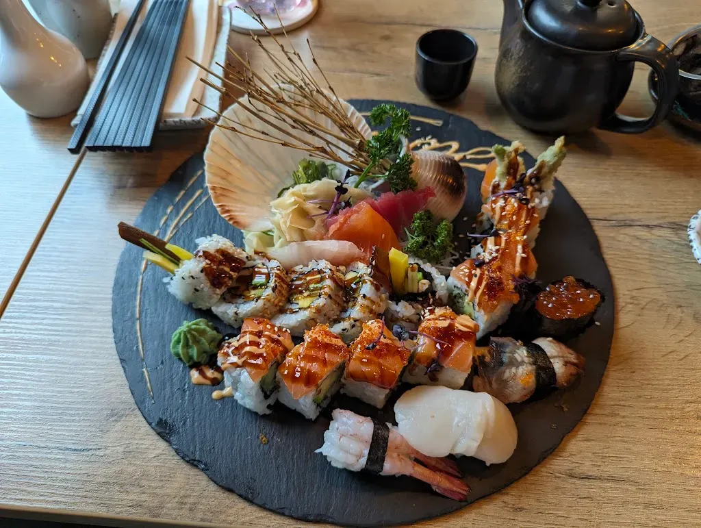 Hiroshi Sushi & Ramen