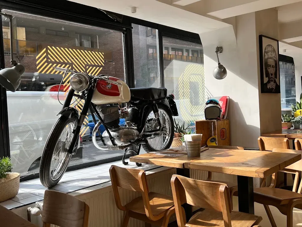Moto Pizza / Pest