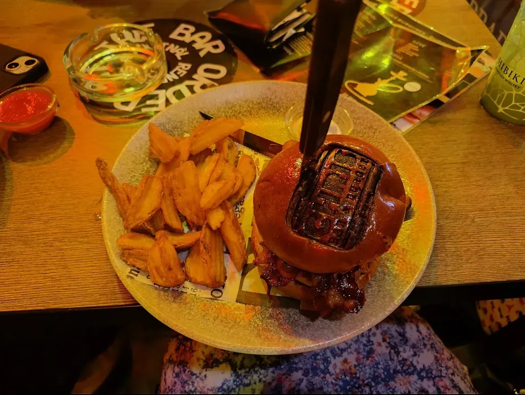 Chris Bar & Burger