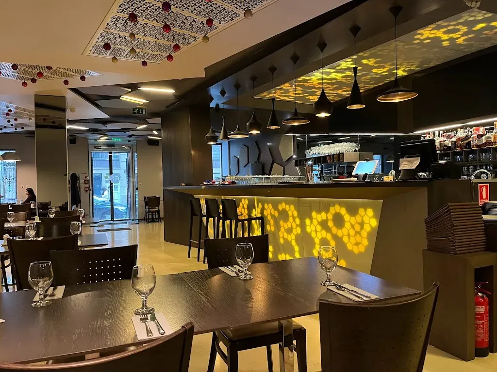 Salaam Bombay Indian Restaurant / Indiai Étterem