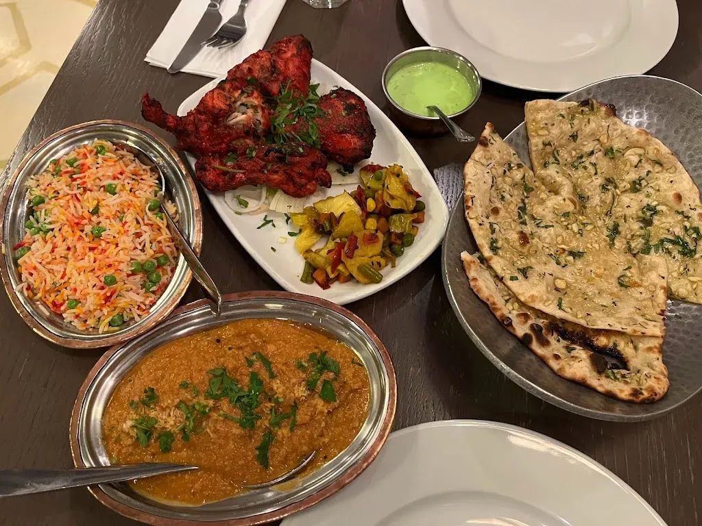 Salaam Bombay Indian Restaurant / Indiai Étterem