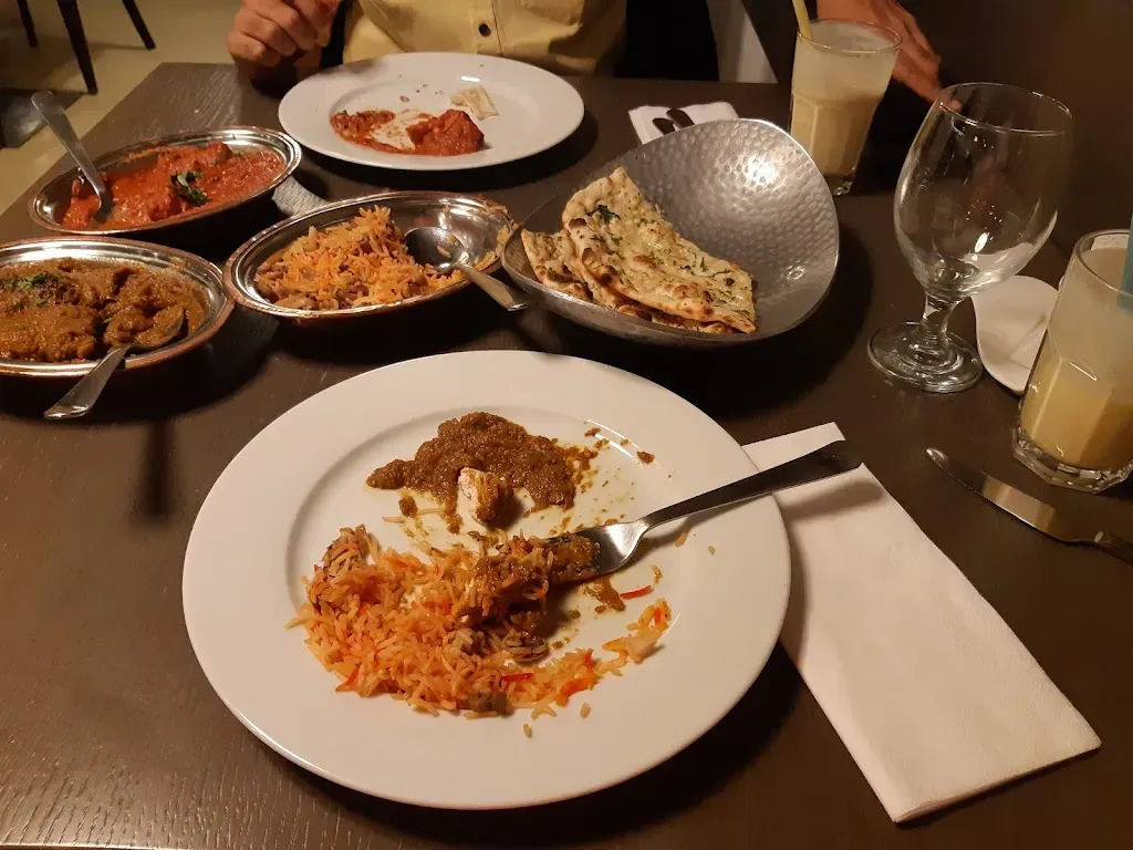 Salaam Bombay Indian Restaurant / Indiai Étterem