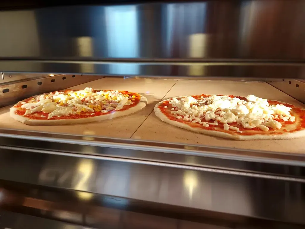 Ragazze Pizza