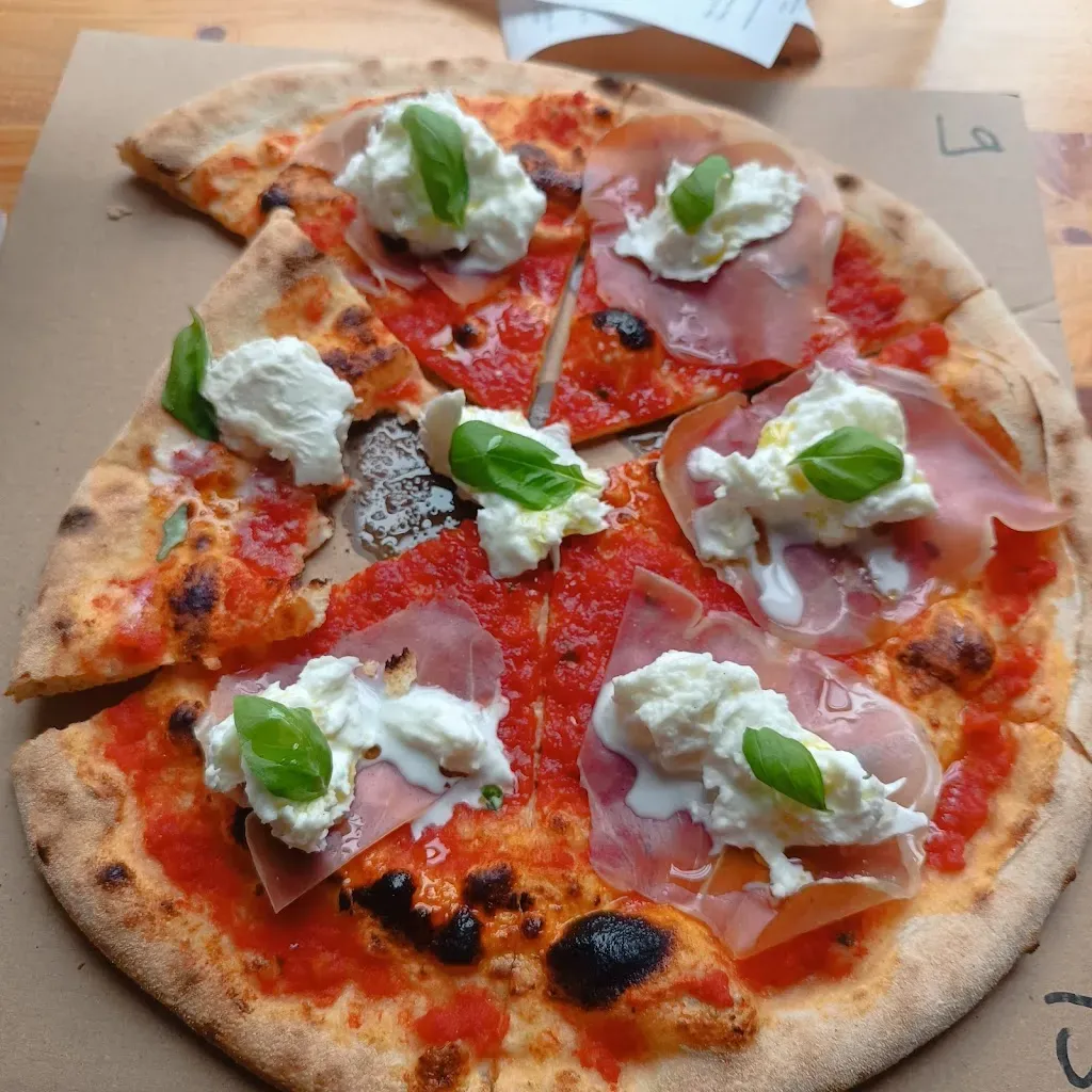 Ragazze Pizza