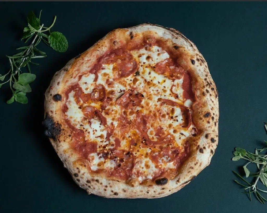 Il Directore - Delicious Neapolitan pizza in Király street