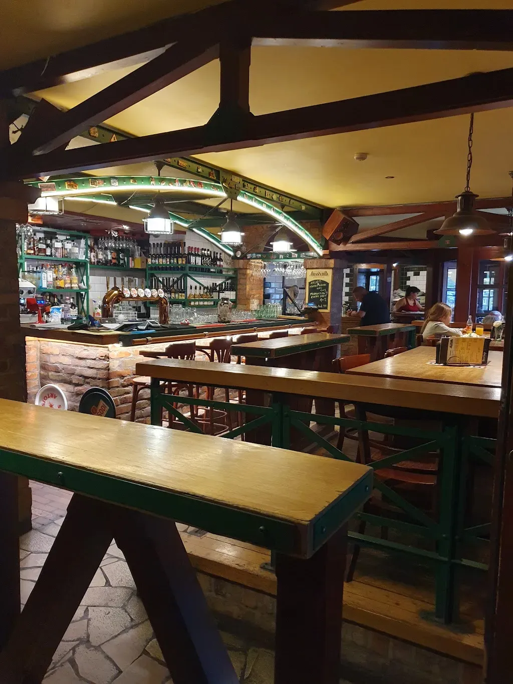 Aranyhíd Étterem Pub