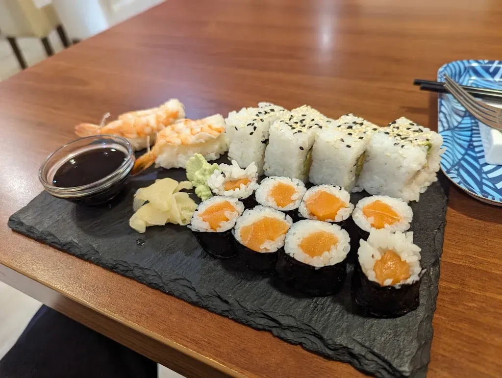Senbazuru Bistro