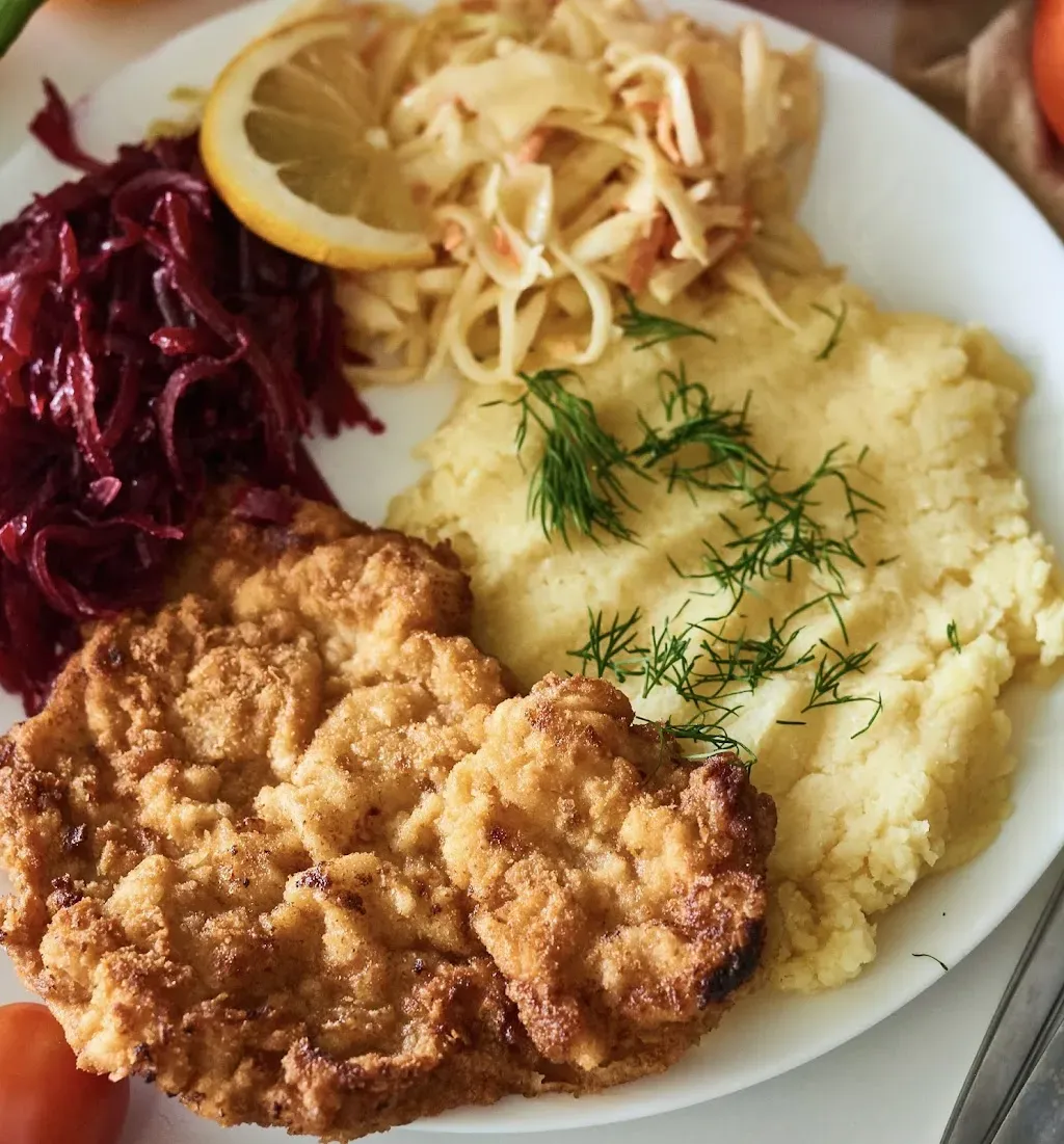 Bistro na Pięterku . Restauracja Kuchnia domowa Jedzenie na miejscu na wynos i z dostawą