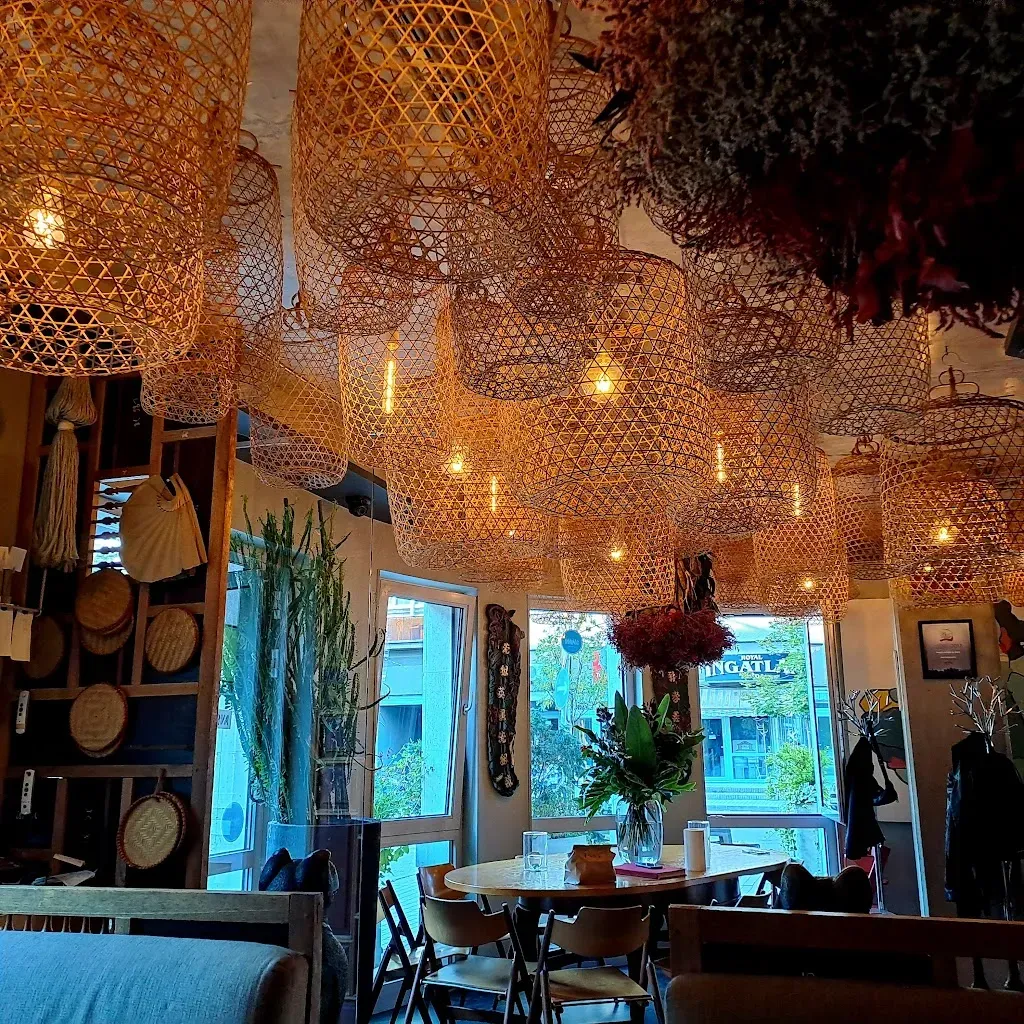KHAN Asian Food & Bar