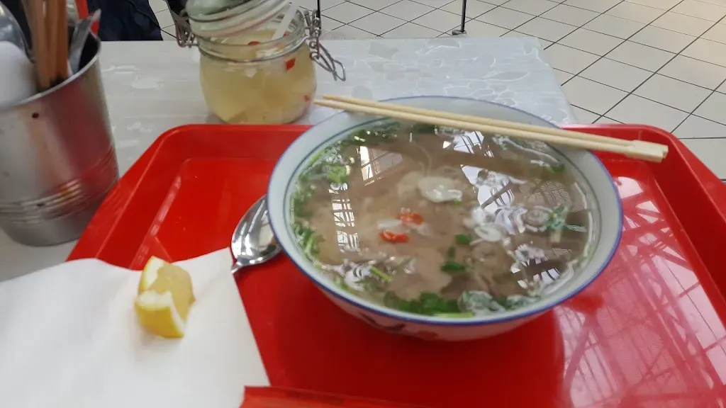 Vietnámi Pho levesező