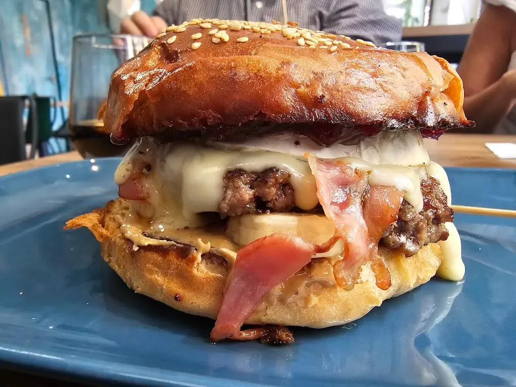 Pompás Bistro, Cafe & Bar
