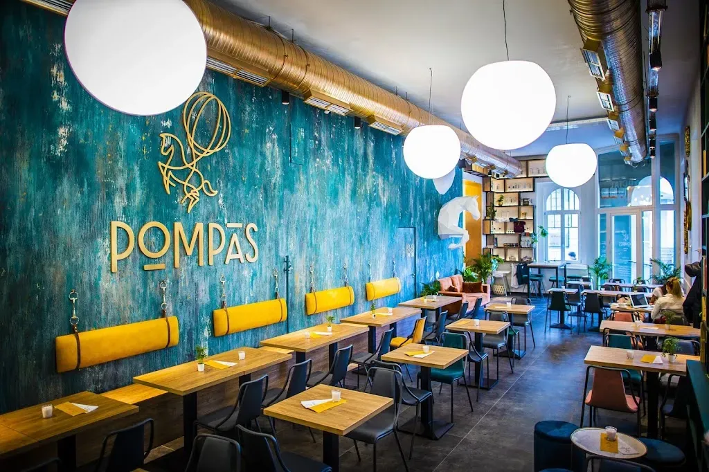 Pompás Bistro, Cafe & Bar