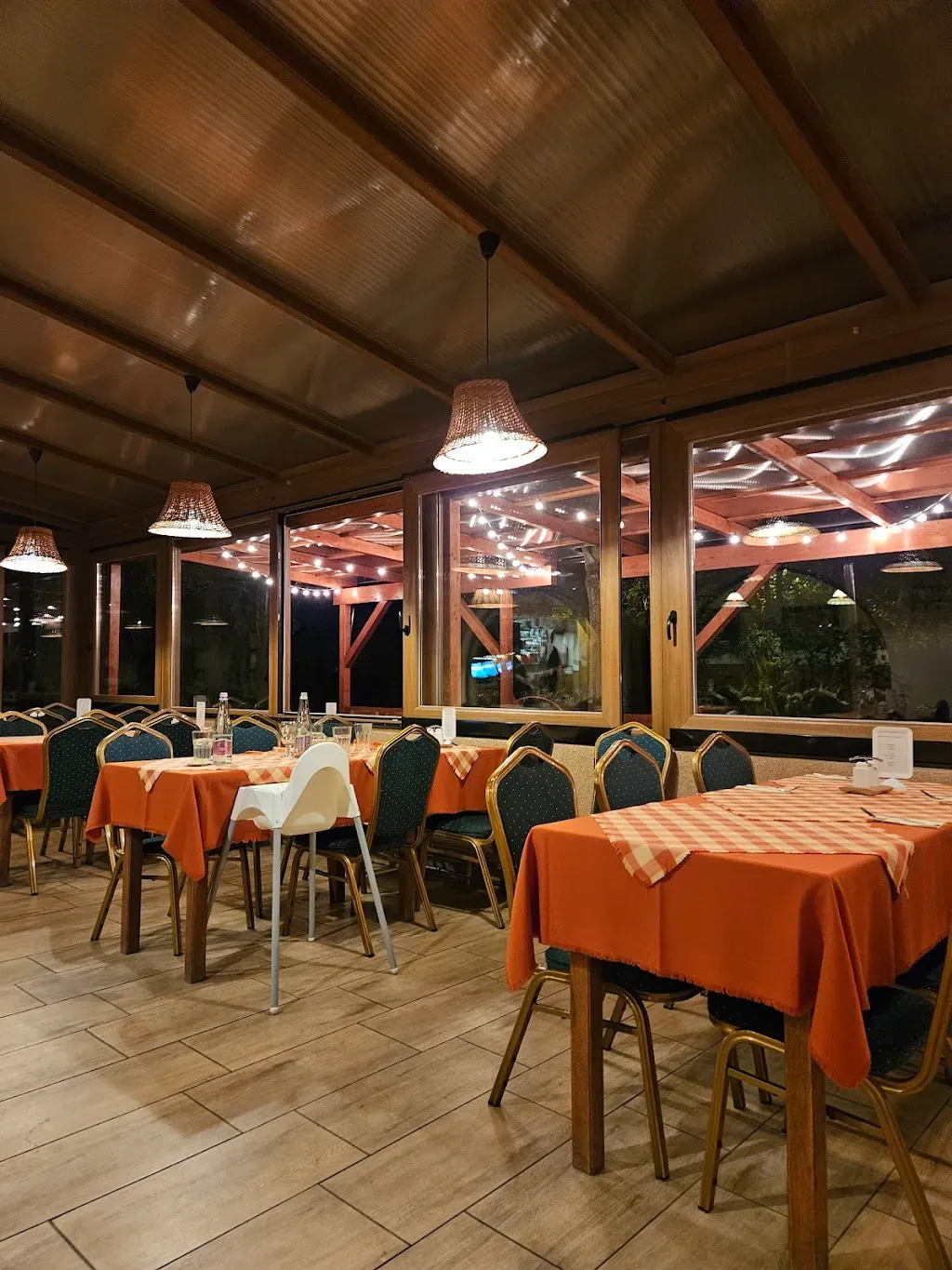 Fenyőgyöngye Vendéglő