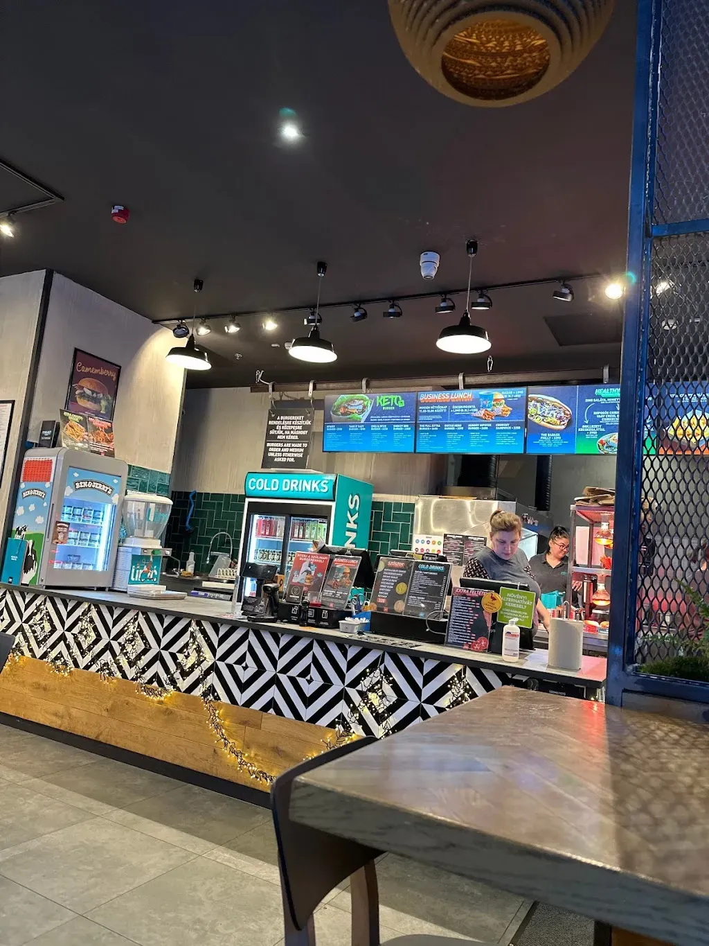 ZING BURGER & Co. | Mom park