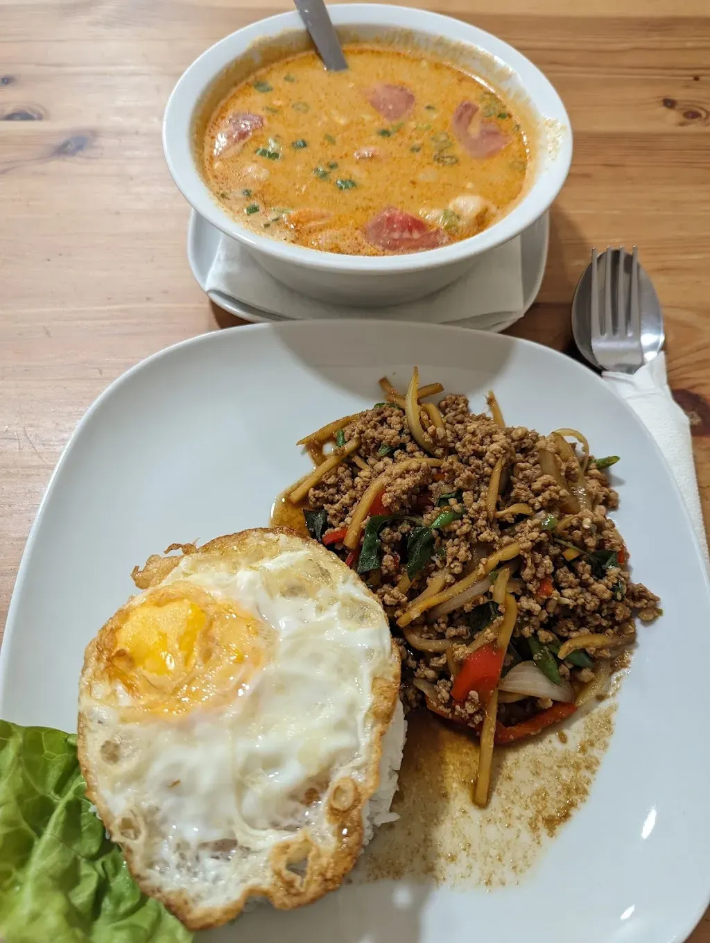 Rim Thanonh Thai Food