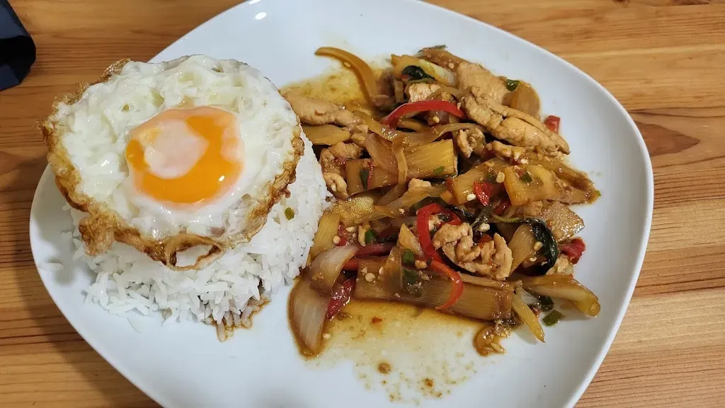 Rim Thanonh Thai Food