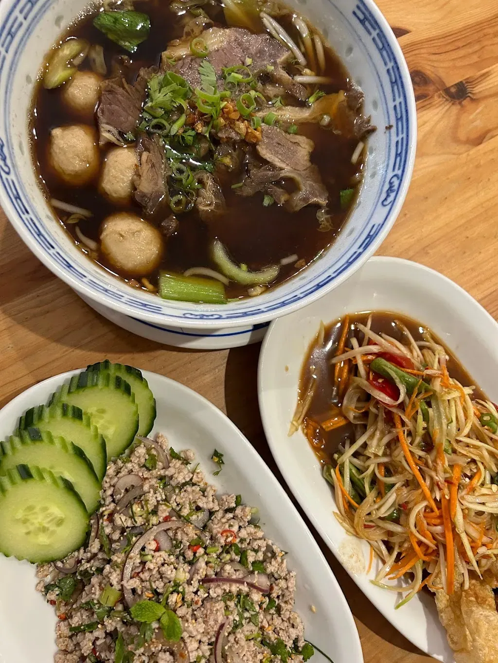 Rim Thanonh Thai Food