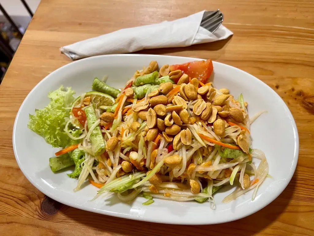 Rim Thanonh Thai Food
