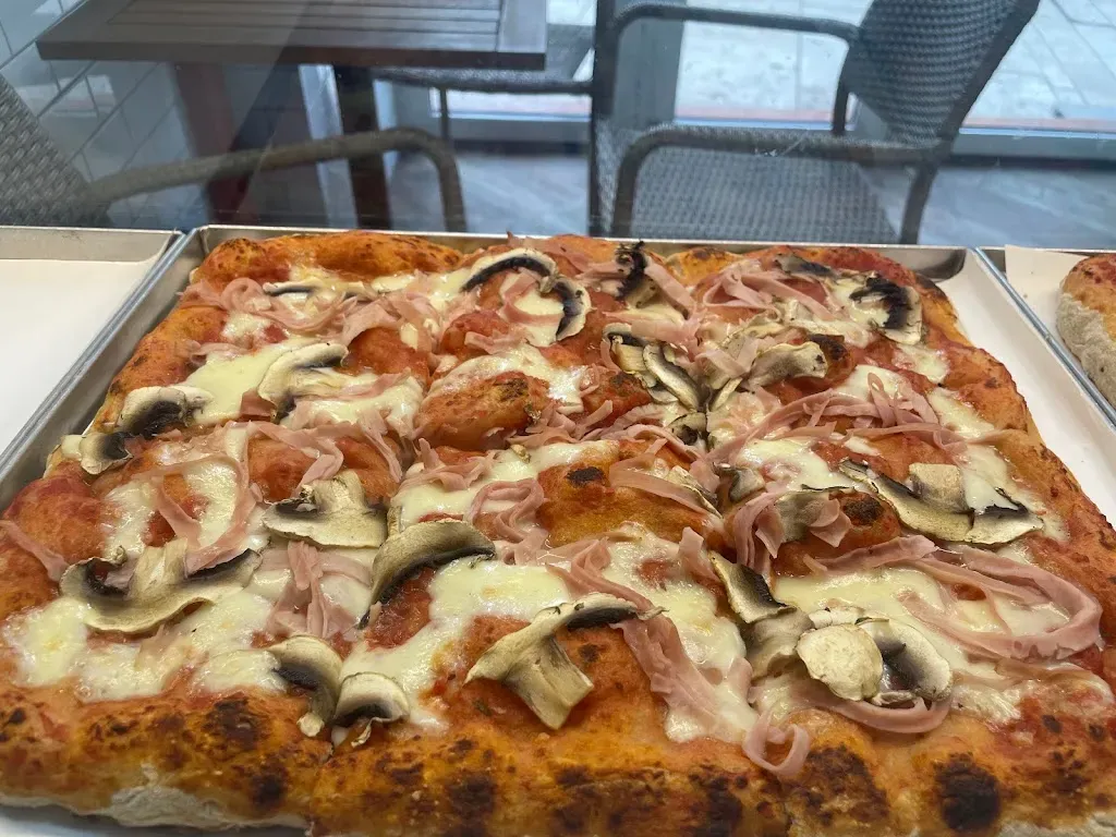 Pizza Pazza Egyetem