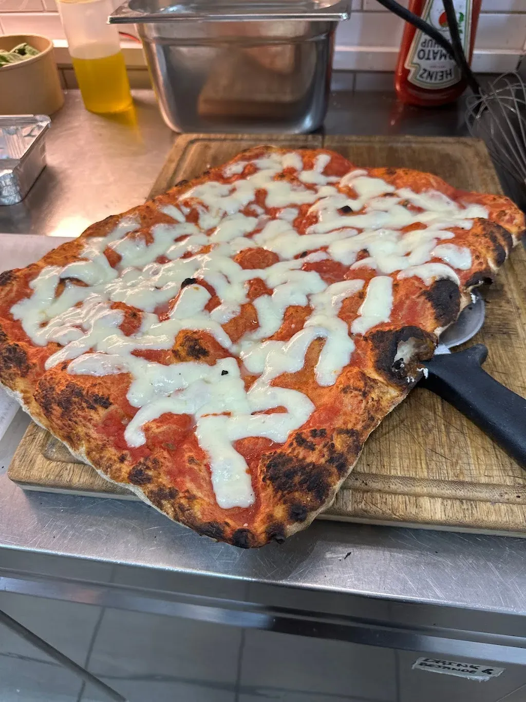 Pizza Pazza Egyetem