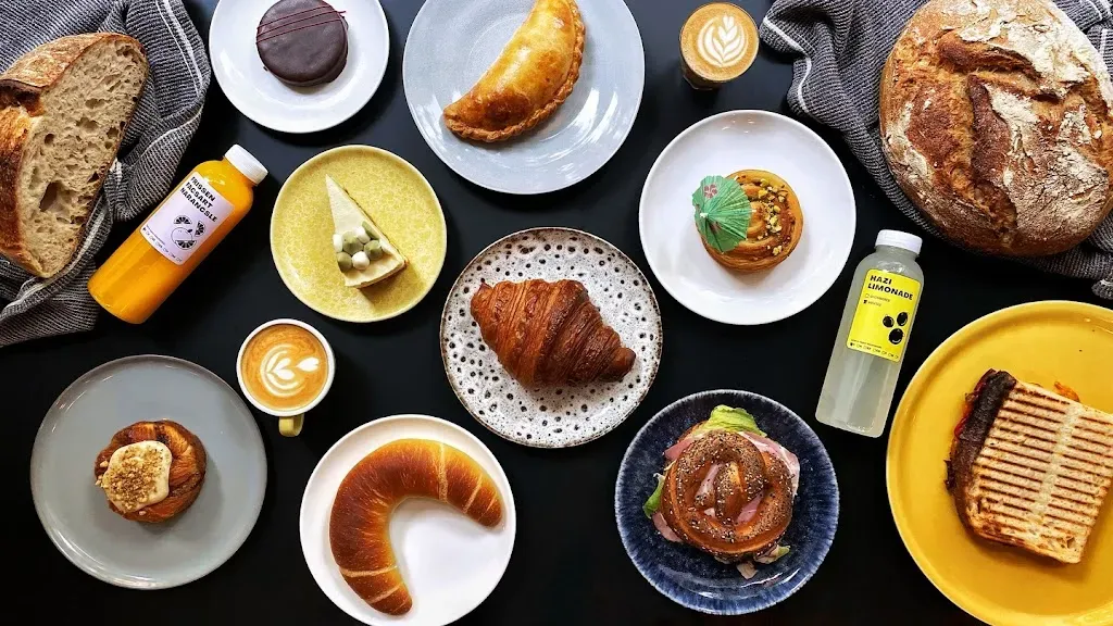 VAJ Sas · café & bakery