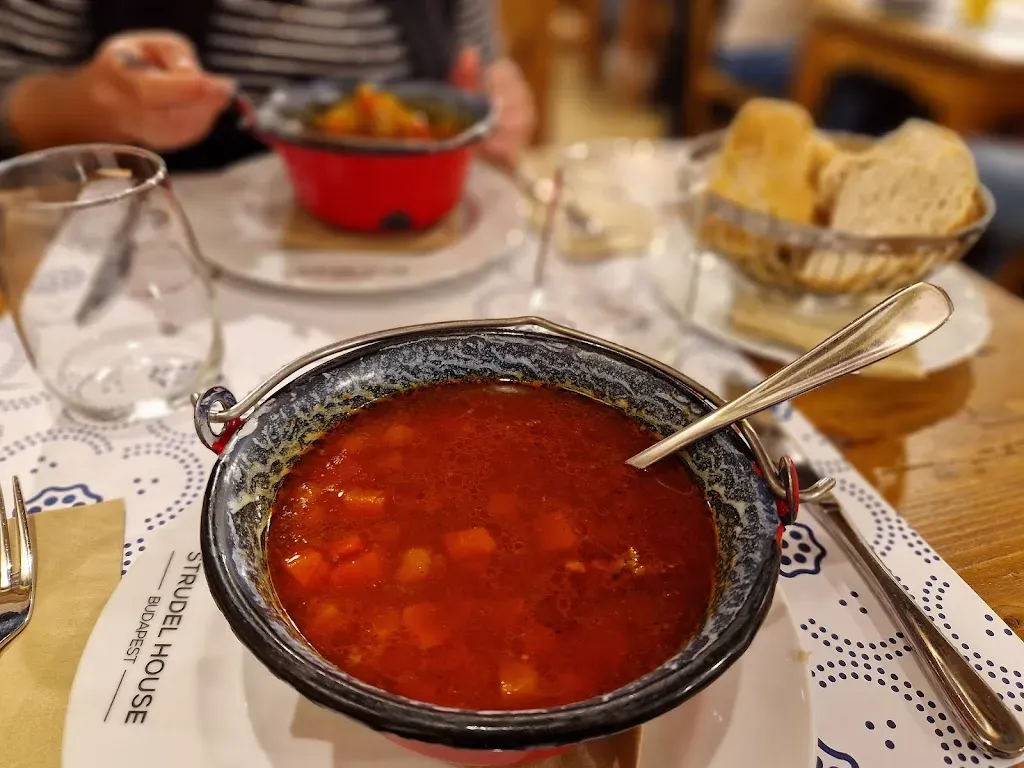 Első Pesti Rétesház Kávéház és Étterem