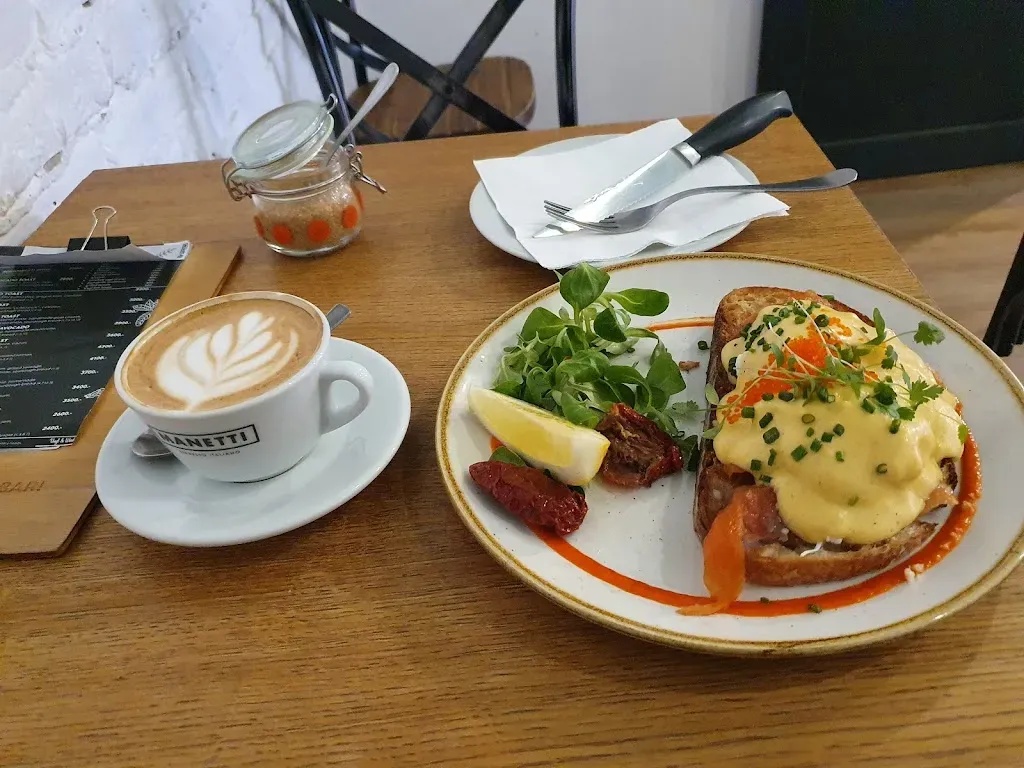 VINYL & WOOD - Brunch | Breakfast | Coffee | Budapest