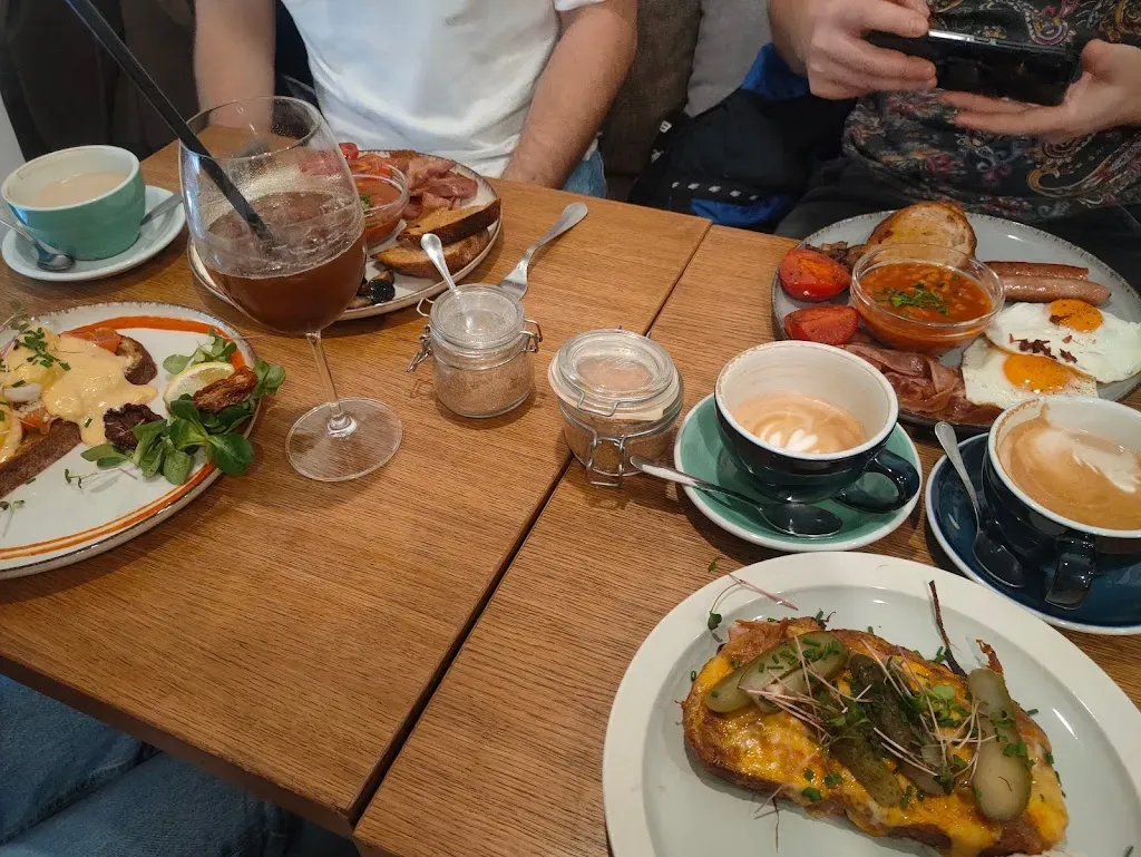 VINYL & WOOD - Brunch | Breakfast | Coffee | Budapest