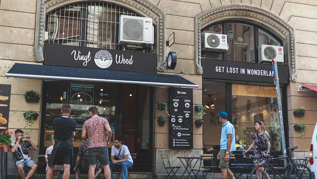 VINYL & WOOD - Brunch | Breakfast | Coffee | Budapest