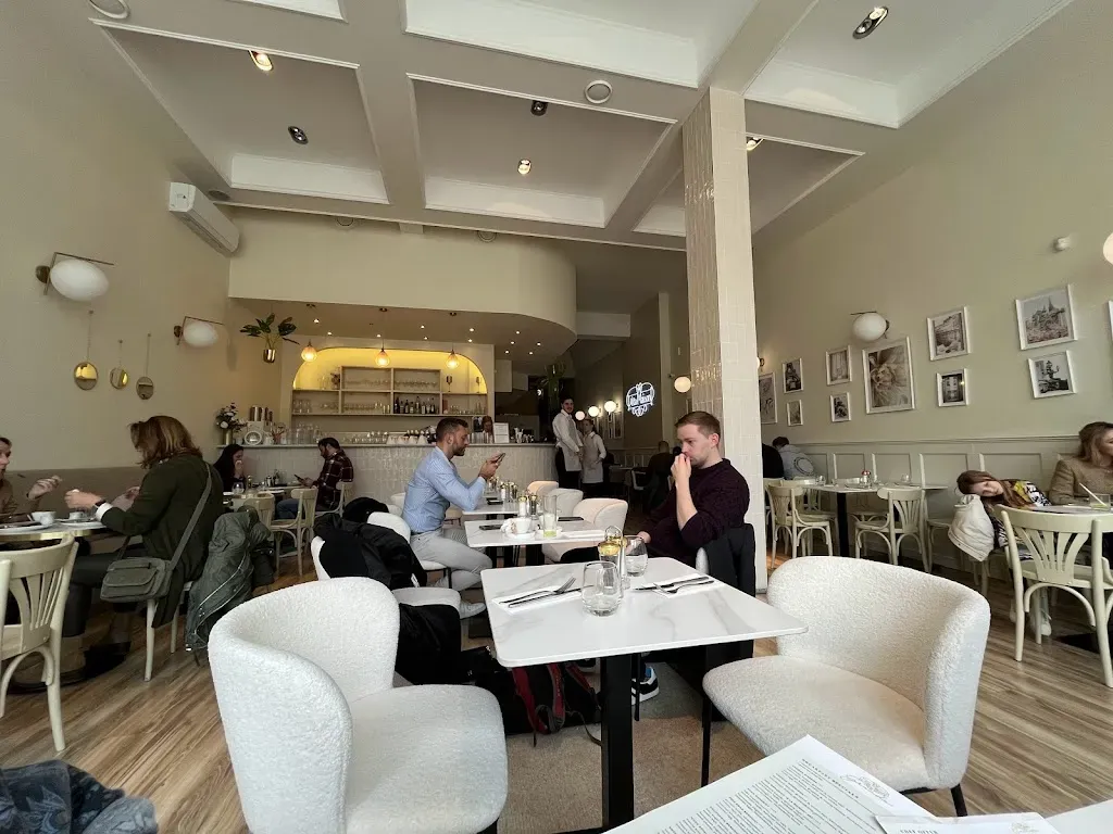 Á la Maison Breakfast and Brunch Restaurant